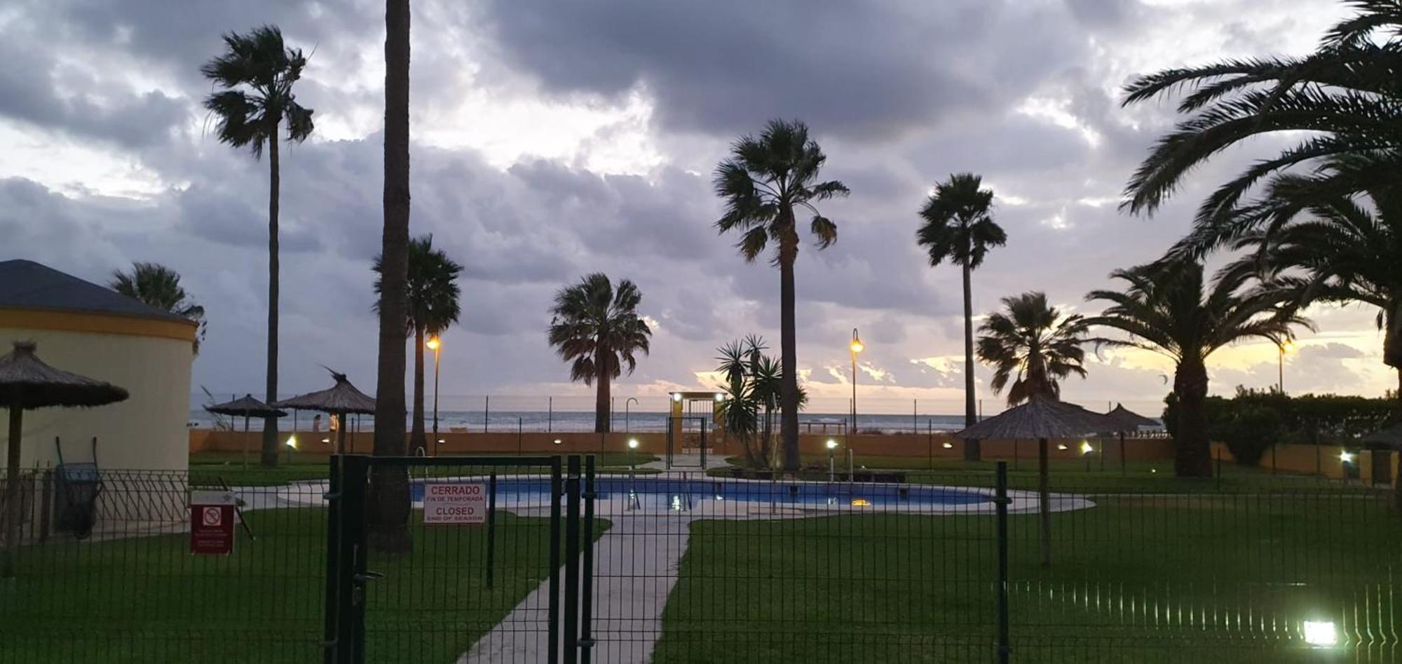 La Tortuga I, Encantador Apartamento Con Garaje En Primera Linea De Playa Tarifa Exterior photo