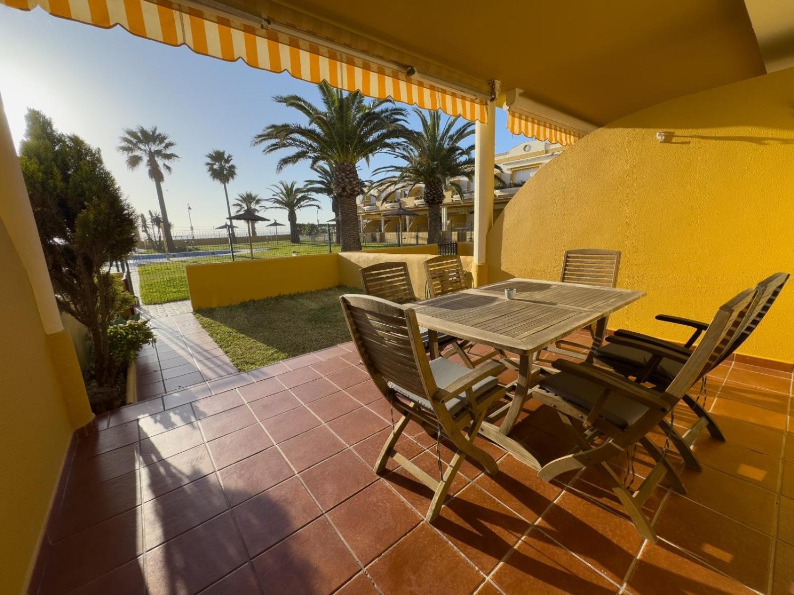 La Tortuga I, Encantador Apartamento Con Garaje En Primera Linea De Playa Tarifa Exterior photo